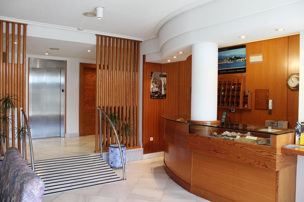 Residencia Miramar Hotel San Vicente De La Barquera Exterior photo